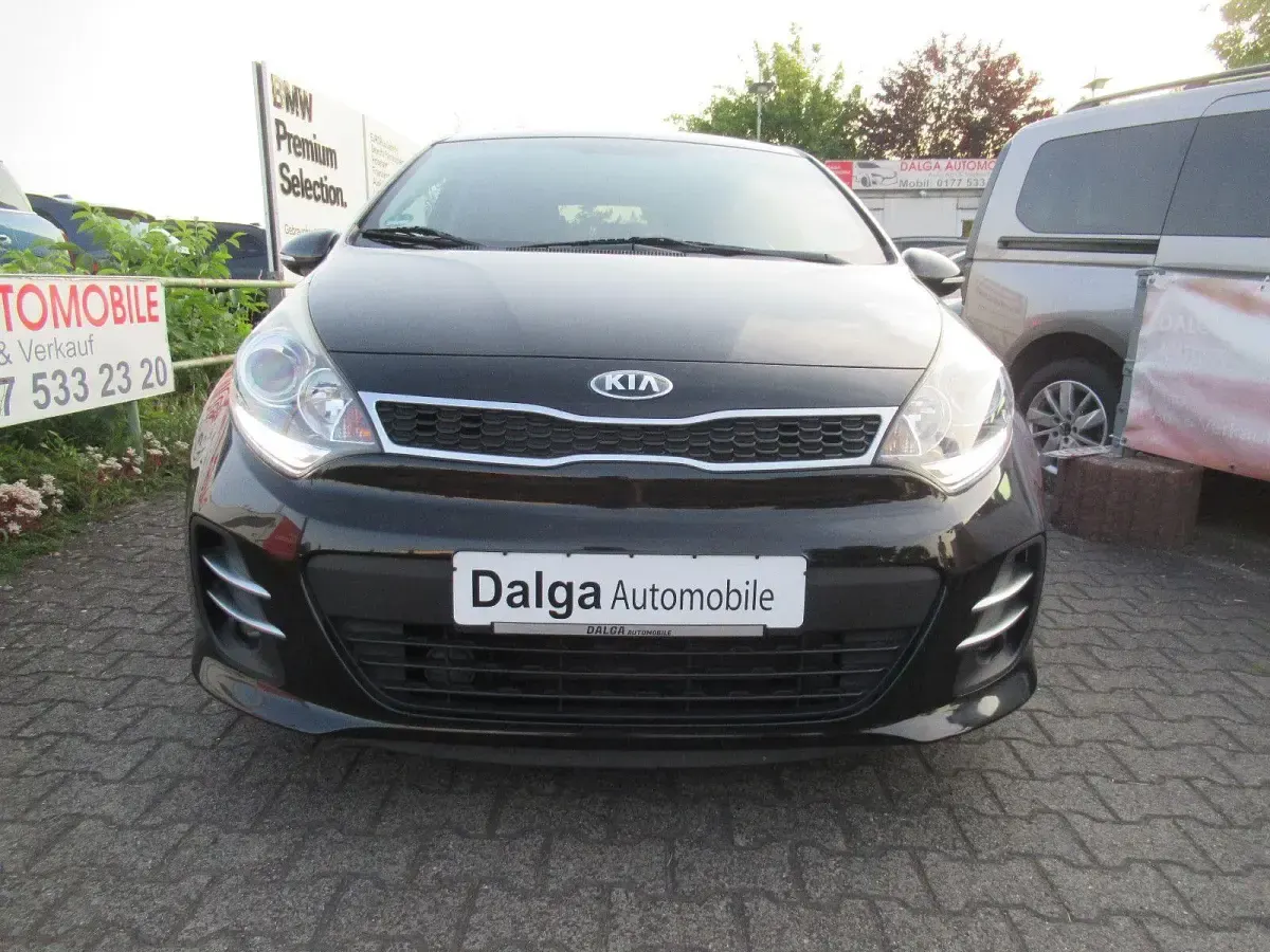 Gebraucht Kia Rio Spirit 84 PS (61 kW) 2015 Schwarz Limousine