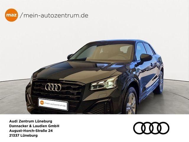 Manhattangrau metallic Neu 2025 Audi Q2 Advanced Plus SUV | 43.965 € (Teuer) - Bild 1/4