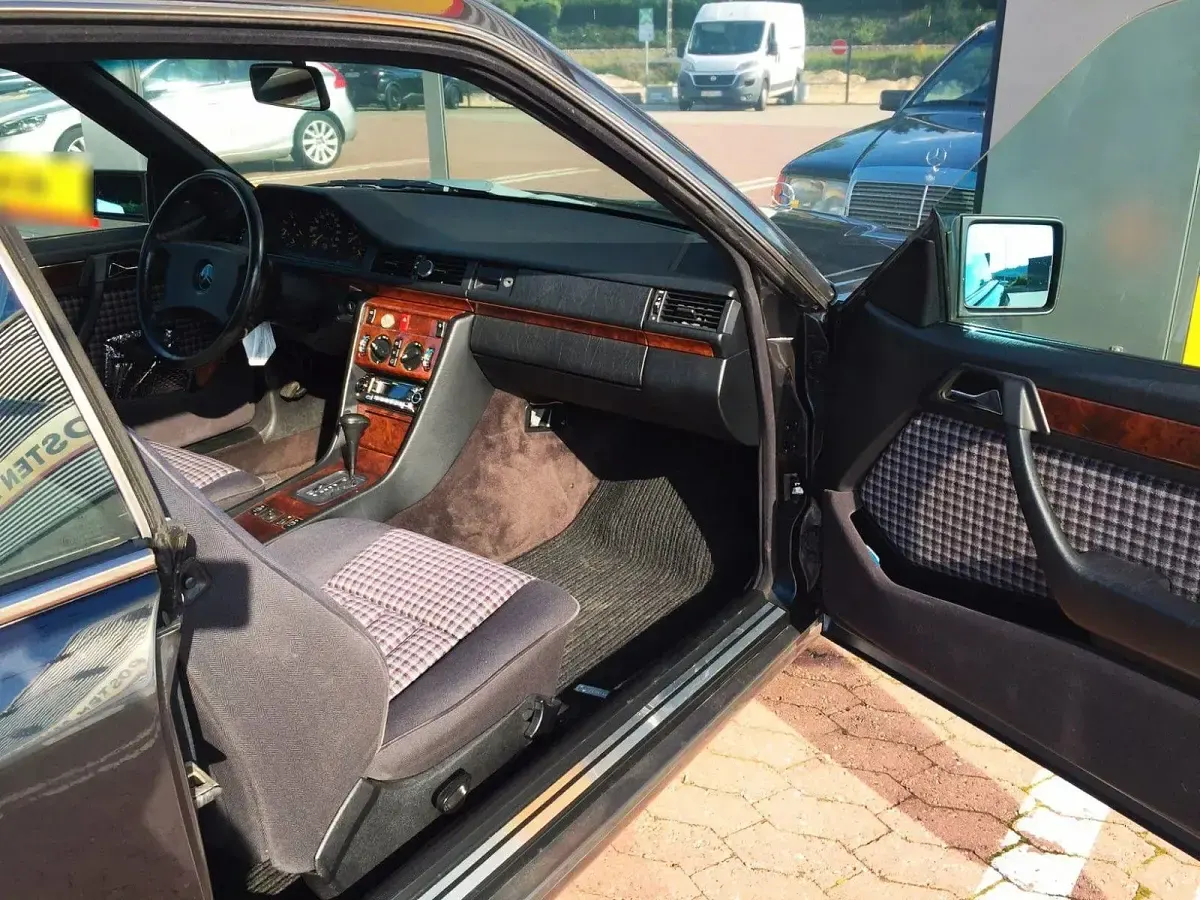 Gebraucht Mercedes 300 179 PS (131 kW) 1989 Schwarz Coupé