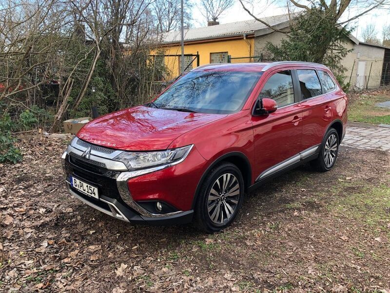 Rot Gebraucht 2019 Mitsubishi Outlander Diamant Edition SUV | 19.500 € (Etwas zu teuer) - Bild 1/4