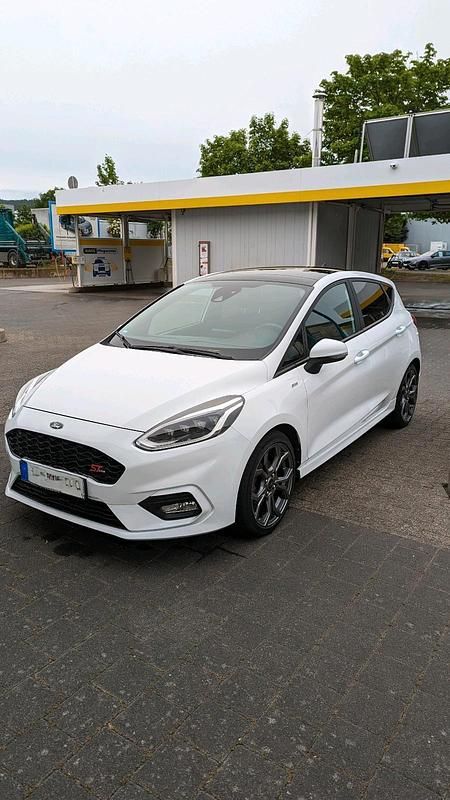 Weiß Gebraucht 2019 Ford Fiesta ST-Line Kleinwagen | 15.000 € (Etwas zu teuer) - Bild 1/4