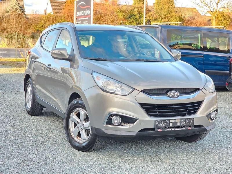 Gebraucht Hyundai Tucson Style 163 PS (119 kW) 2010 Sirius silver SUV