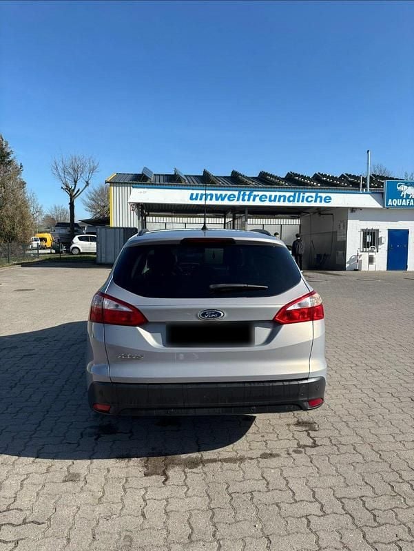 Gebraucht Ford Focus Trend 125 PS (91 kW) 2012 Grau Kombi