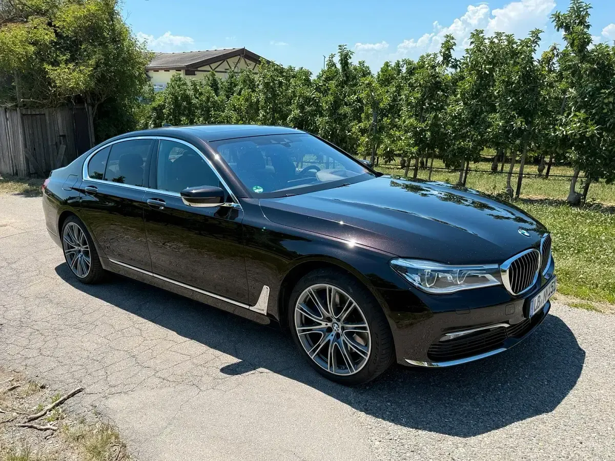 Gebraucht BMW 750 Executive 400 PS (294 kW) 2017 Braun Limousine