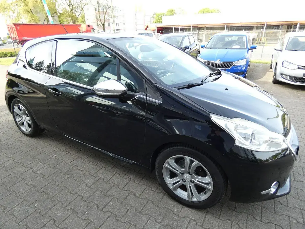 Gebraucht Peugeot 208 Allure 120 PS (88 kW) 2013 Schwarz Kleinwagen