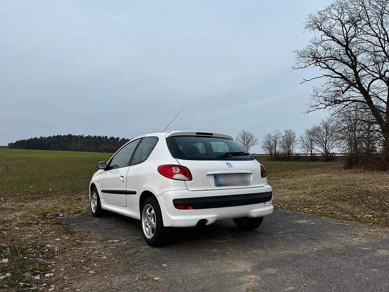 Gebraucht Peugeot 206+ 2009 Weiß Kleinwagen