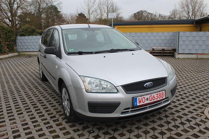 Gebraucht Ford Focus Ambiente 90 PS (66 kW) 2006 Silber Kombi