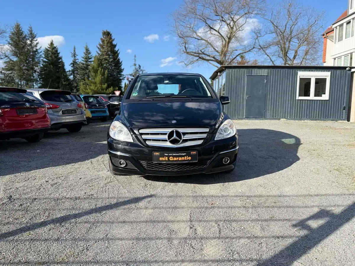 Gebraucht Mercedes B180 116 PS (85 kW) 2011 Schwarz Kleinwagen