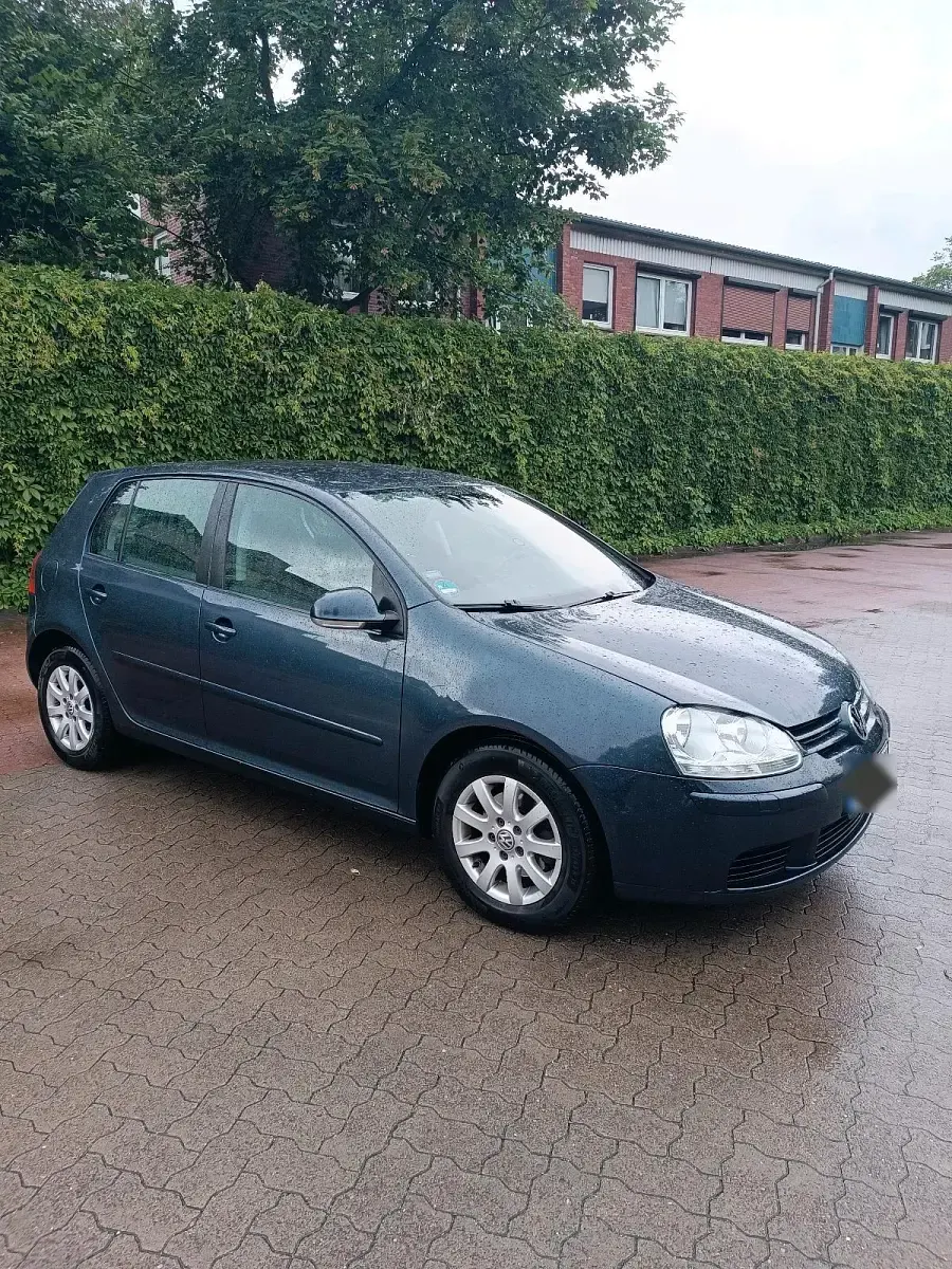 Gebraucht VW Golf V 105 PS (77 kW) 2005 Blau Kleinwagen