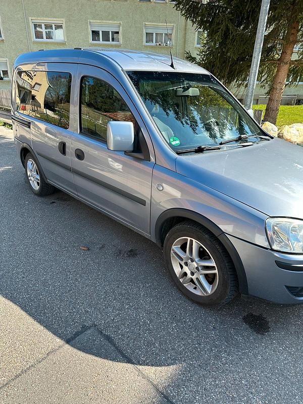 Gebraucht Opel Combo 90 PS (66 kW) 2008 Silber Van / Kleinbus