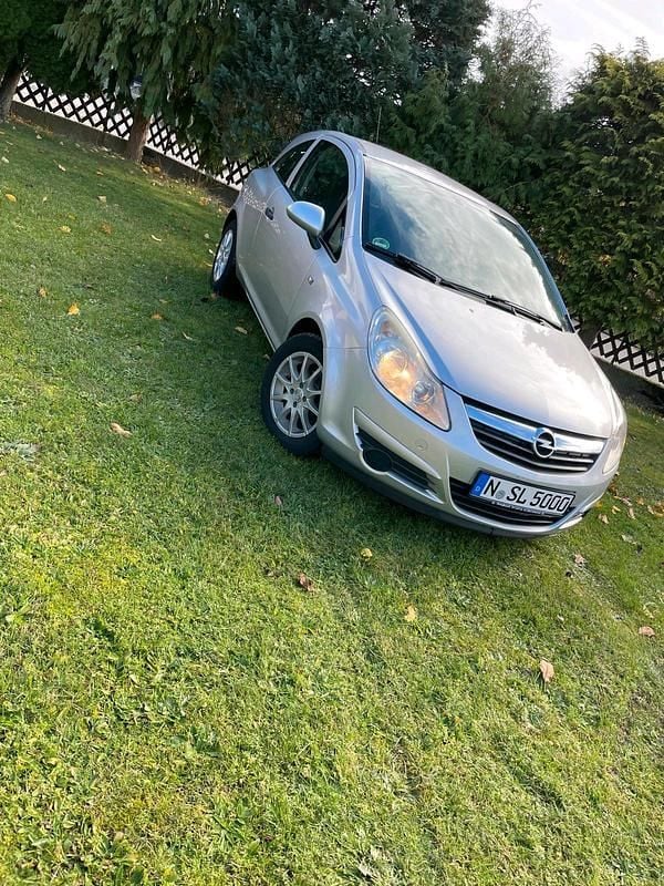 Andere farben Gebraucht 2012 Opel Corsa Kombi | 2.150 € (Fairer Preis) - Bild 1/4