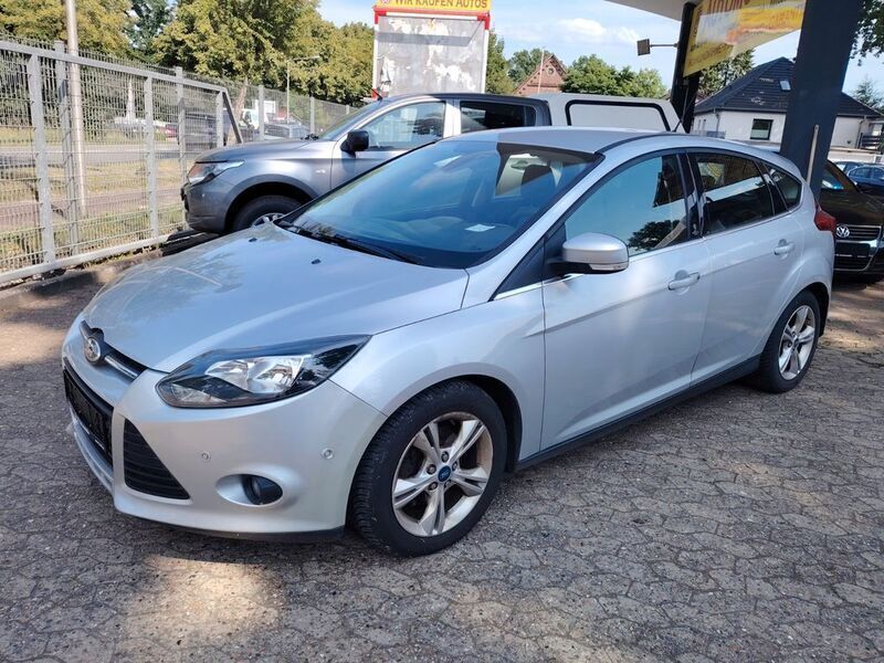 Silber Gebraucht 2012 Ford Focus Champions Edition Limousine | 3.590 € (Guter Preis) - Bild 1/4