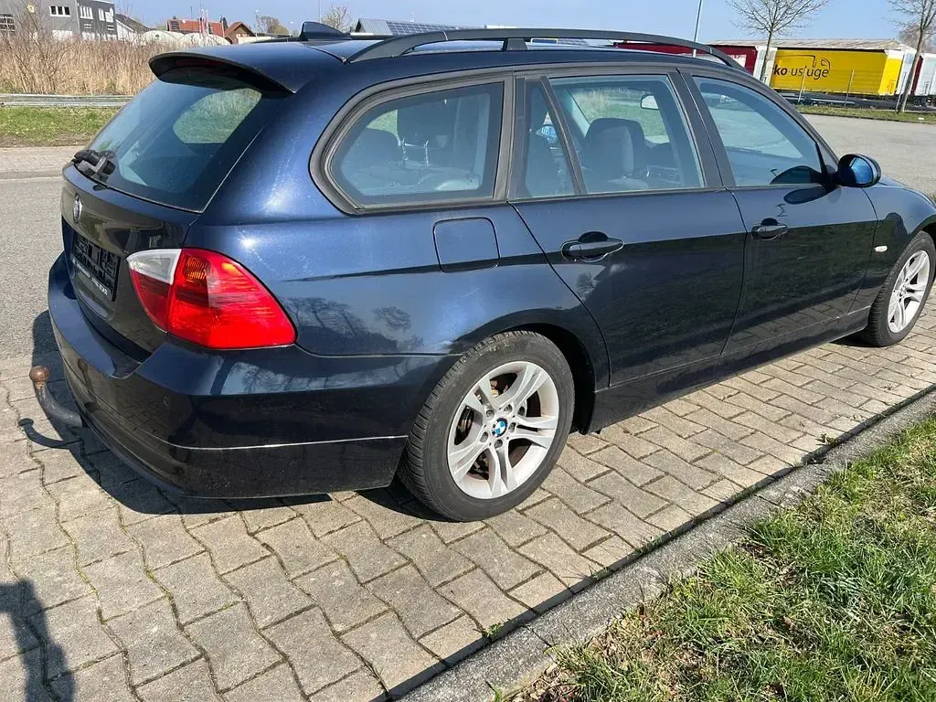 Gebraucht BMW 320 150 PS (110 kW) 2006 Blau Kombi