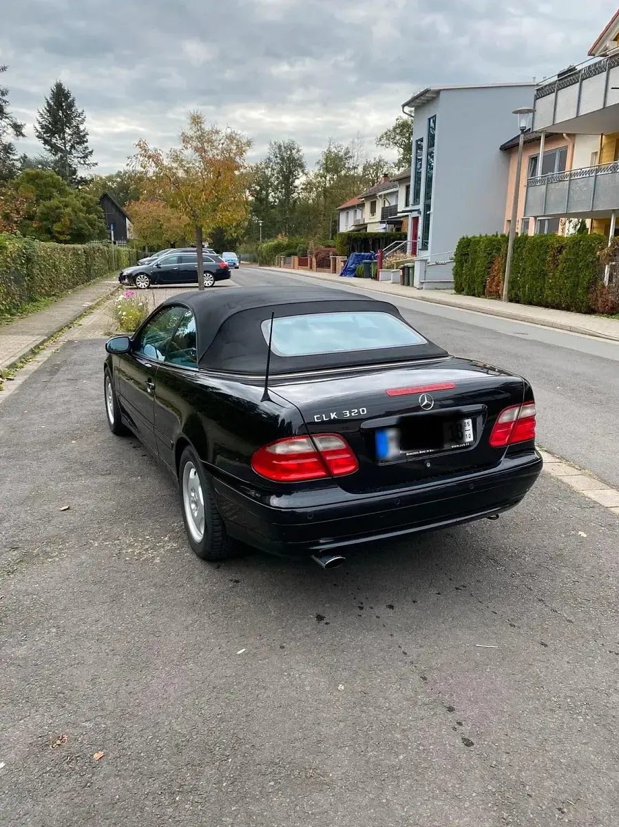 Gebraucht Mercedes CLK320 Avantgarde 218 PS (160 kW) 2001 Schwarz Cabrio
