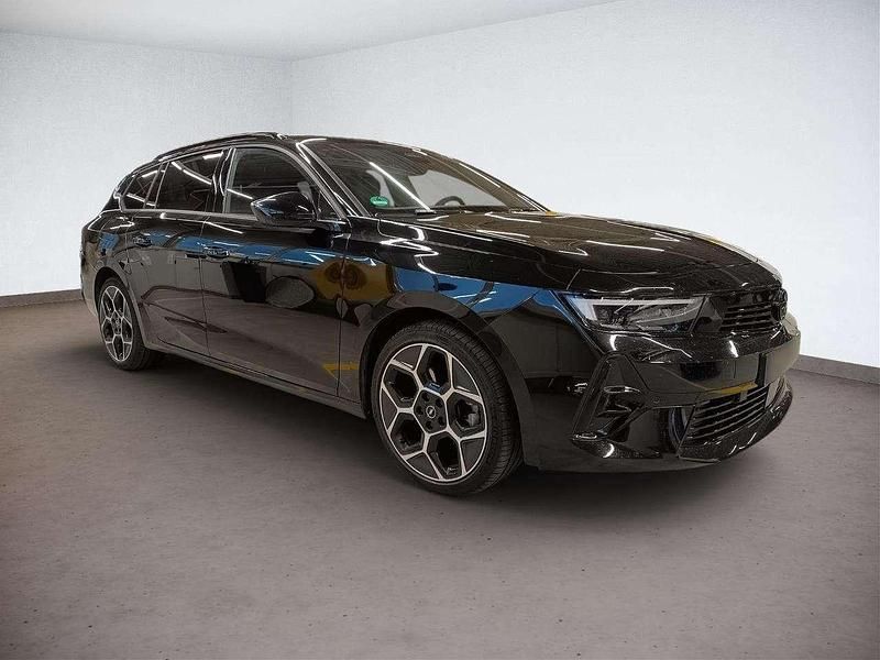 Gebraucht Opel Astra Ultimate 131 PS (96 kW) 2024 Lackierung schwarz perla nera/typ aussen (metallic) Kombi