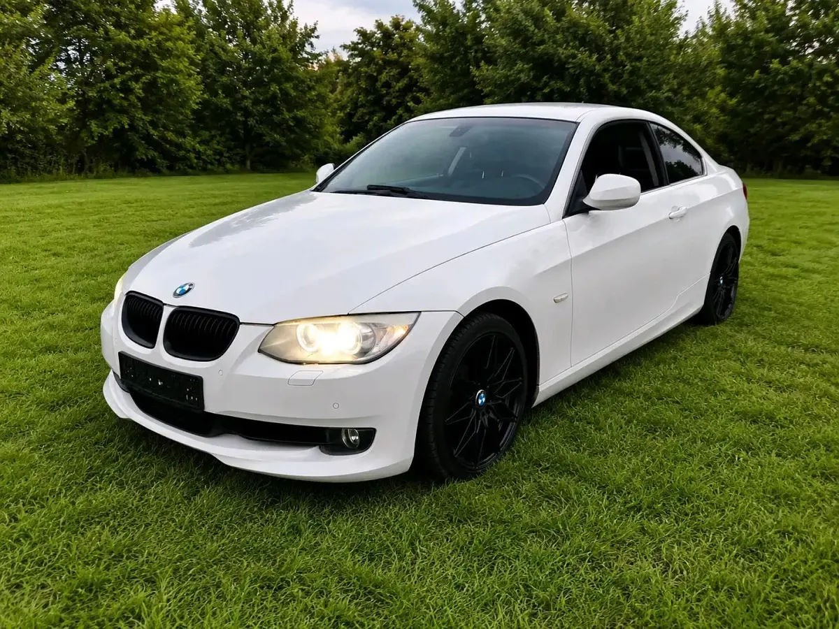 Gebraucht BMW 320 150 PS (110 kW) 2010 Weiß Coupé