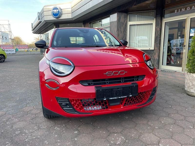 Gebraucht Fiat 600 101 PS (74 kW) 2024 Rot SUV