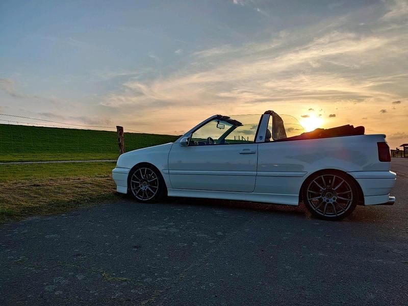 Weiß Gebraucht 1994 VW Golf Cabriolet Cabrio | 12.490 € - Bild 1/4