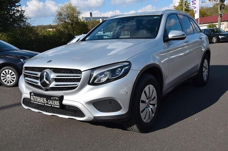Silber Gebraucht 2019 Mercedes GLC250 SUV | 23.599 € (Superpreis) - Bild 1/4