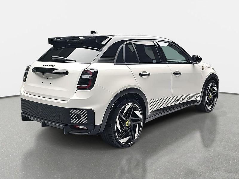 Neu Abarth 600e Competizione 206 kW (281 PS) 2026 Antidote white / dach schwarz SUV