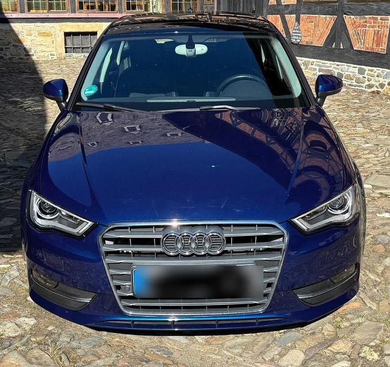 Blau Gebraucht 2015 Audi A3 Sportback Ambition Limousine | 11.000 € (Superpreis) - Bild 1/4