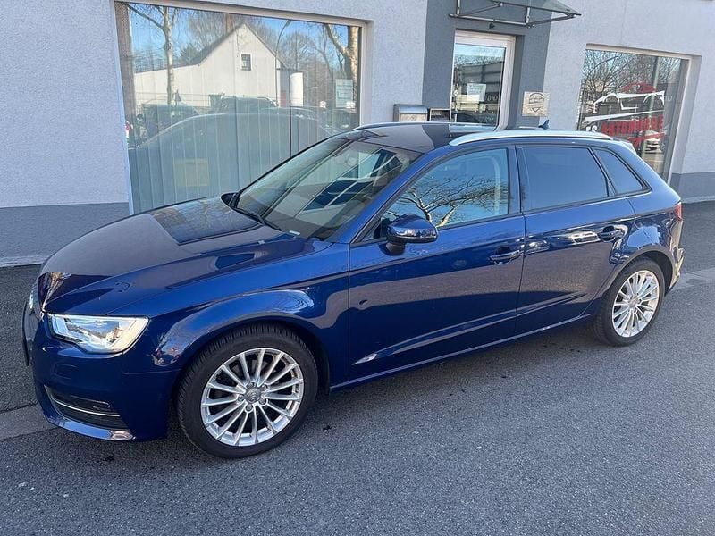 Gebraucht Audi A3 Attraction 125 PS (91 kW) 2016 Scubablau Limousine
