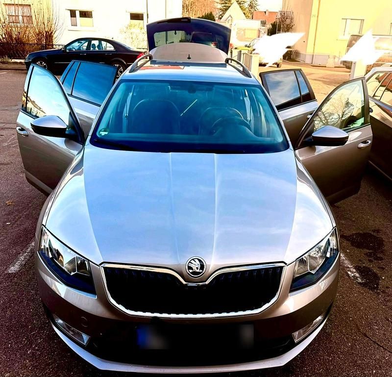 Gebraucht Skoda Octavia 179 PS (131 kW) 2014 Gelb Kleinwagen