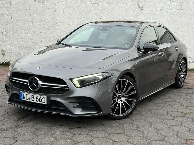 Grau Gebraucht 2019 Mercedes A35 AMG AMG Limousine | 37.890 € - Bild 1/4