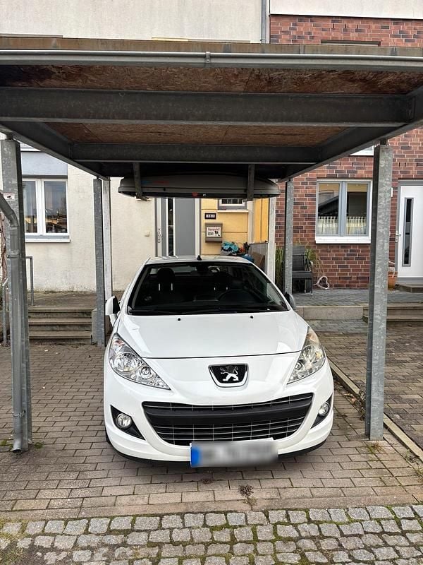 Weiß Gebraucht 2010 Peugeot 207 CC Premium Cabrio | 2.050 € (Superpreis) - Bild 1/4