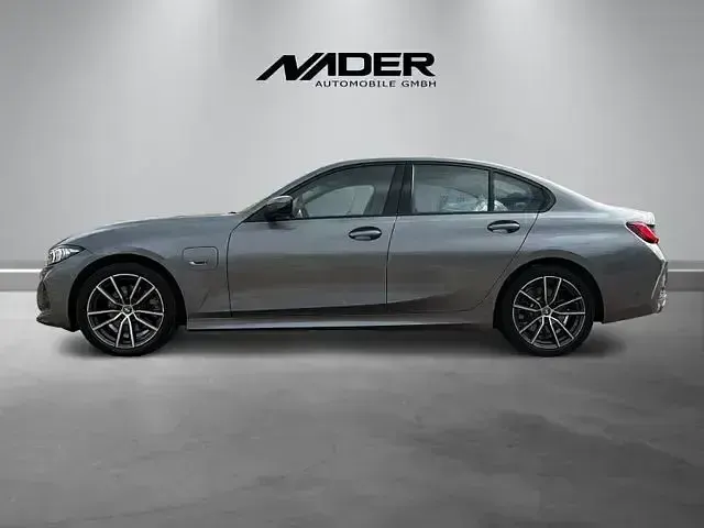 Gebraucht BMW 320e Shadowline 163 PS (119 kW) 2022 Grau Limousine