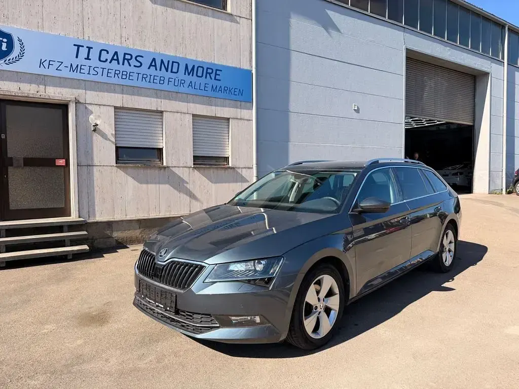 Gebraucht Skoda Superb Style 179 PS (131 kW) 2016 Grau Kombi
