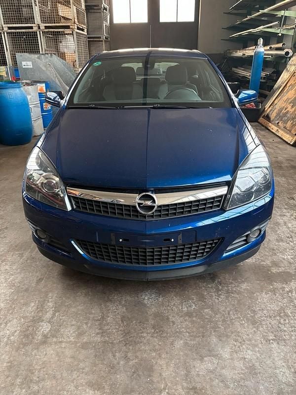 Blau Gebraucht 2008 Opel Astra GTC Sport Coupé | 3.500 € - Bild 1/4