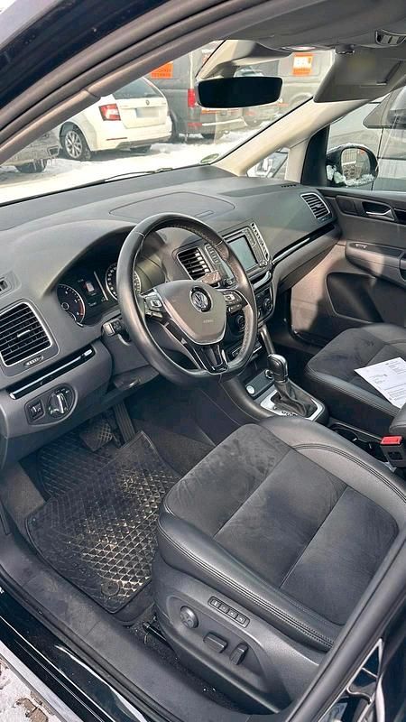 Second-hand VW Sharan 177 CP (130 kW) 2019 Negru Monovolum