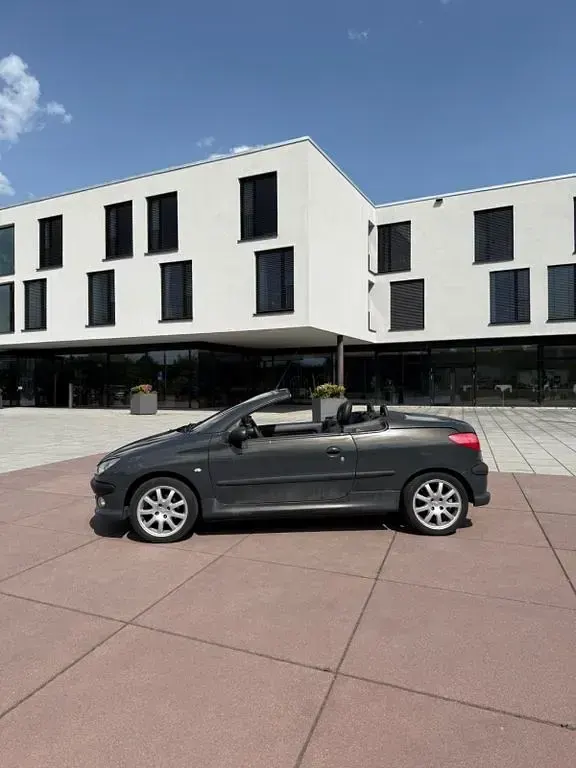 Gebraucht Peugeot 206 CC 109 PS (80 kW) 2002 Grau Cabrio