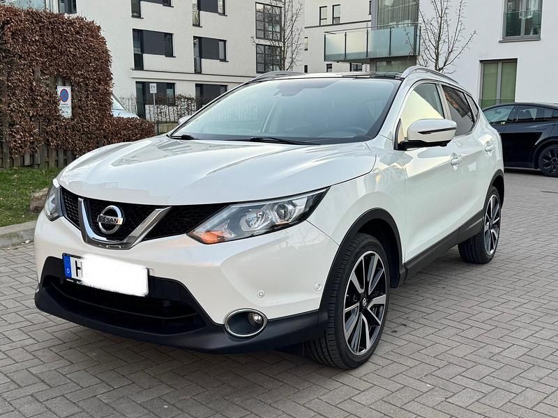 Weiß Gebraucht 2015 Nissan Qashqai 360º SUV | 9.990 € (Fairer Preis) - Bild 1/4