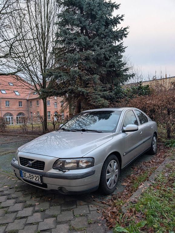 Silber Gebraucht 2000 Volvo S60 Limousine | 3.100 € (Teuer) - Bild 1/4