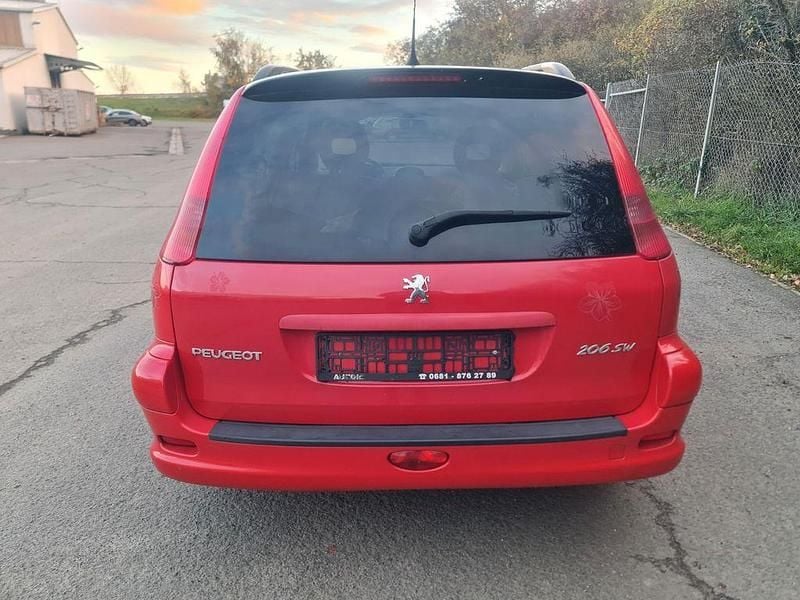 Gebraucht Peugeot 206 Tendance 88 PS (64 kW) 2004 Rot Kombi