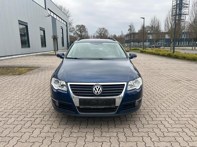 Gebraucht VW Passat Comfortline 140 PS (102 kW) 2005 Blau Kombi
