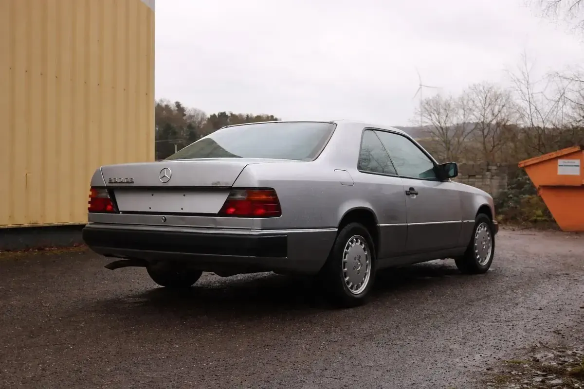 Gebraucht Mercedes E230 132 PS (97 kW) 1992 Silber Coupé