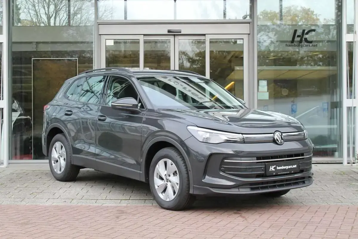 Neu VW Tiguan Business 150 PS (110 kW) 2026 Delfingrau metallic SUV