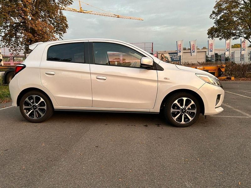 Weiß Gebraucht 2023 Mitsubishi Space Star Select+ Kleinwagen | 12.699 € (Fairer Preis) - Bild 1/4