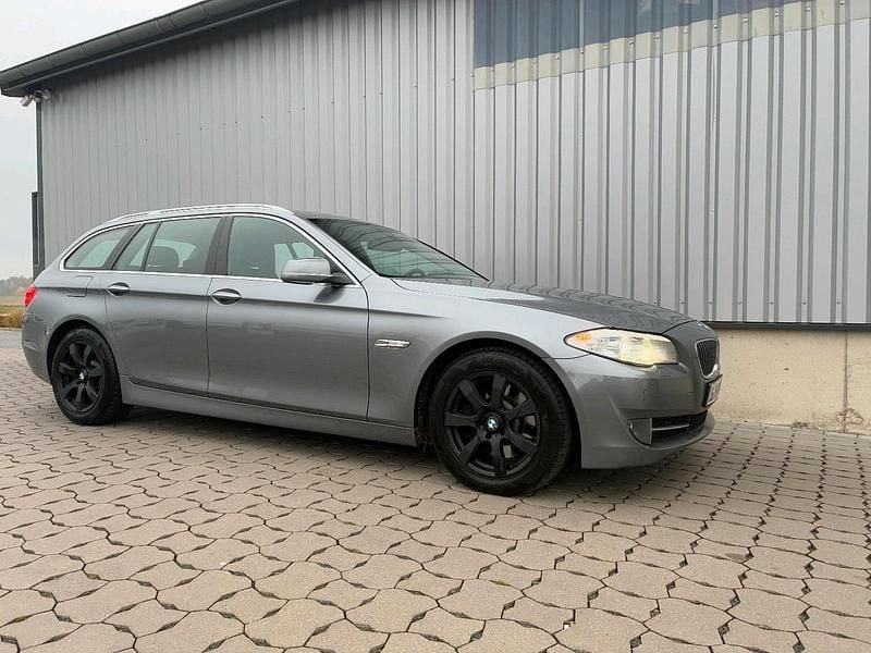 Grau Gebraucht 2013 BMW 525 Kombi | 6.499 € (Guter Preis) - Bild 1/4