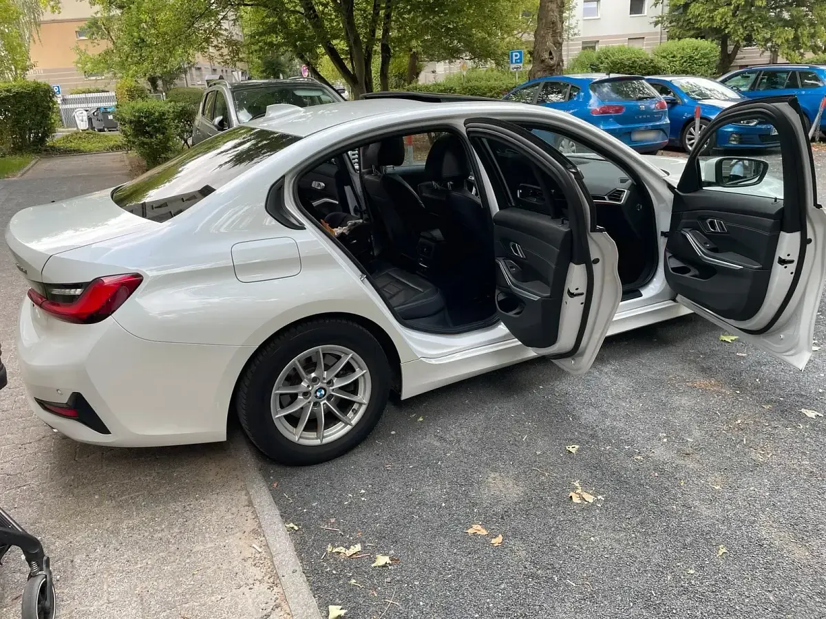 Gebraucht BMW 318 150 PS (110 kW) 2019 Weiß Limousine
