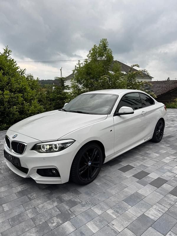 Weiß Gebraucht 2018 BMW 218 M Sport Coupé | 19.500 € (Fairer Preis) - Bild 1/4