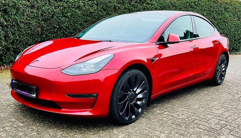 Gebraucht Tesla Model 3 377 kW (513 PS) 2022 Rot Limousine