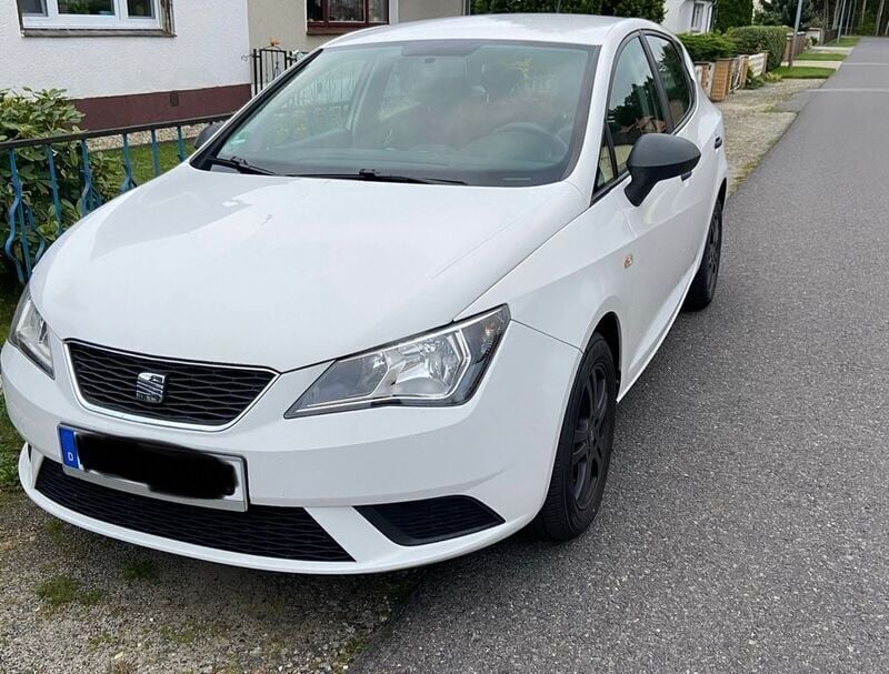 Weiß Gebraucht 2013 Seat Ibiza Reference Kleinwagen | 5.500 € (Fairer Preis) - Bild 1/4