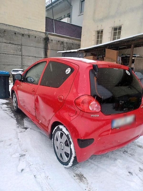 Rot Gebraucht 2006 Toyota Aygo Kleinwagen | 1.100 € (Guter Preis) - Bild 1/4
