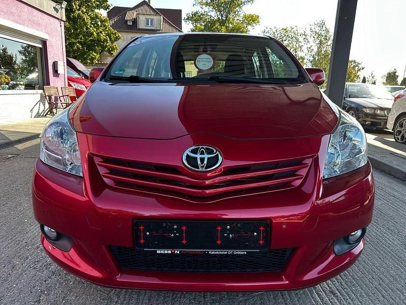 Gebraucht Toyota Verso Life 126 PS (92 kW) 2010 Rot Van / Kleinbus