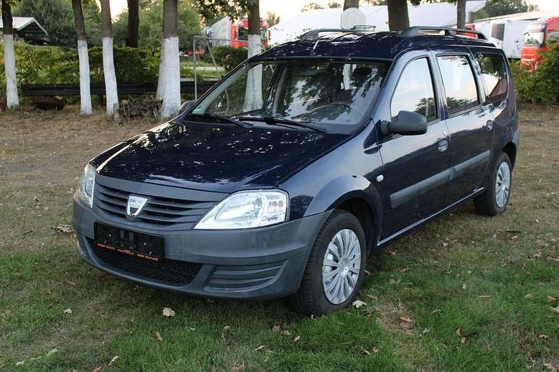 Blau Gebraucht 2010 Dacia Logan Basis Limousine | 1.300 € (Guter Preis) - Bild 1/4