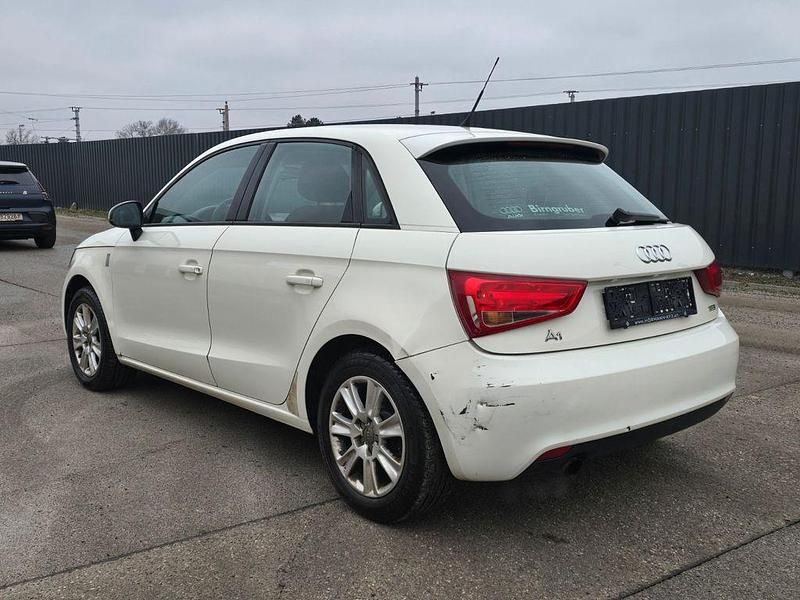 Gebraucht Audi A1 Sportback Attraction 86 PS (63 kW) 2012 Weiß Kleinwagen